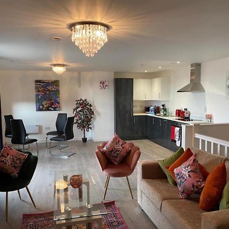 Central 2 Bed Newly Built Duplex Penthouse With Free Gated, On-Site Parking, Lift Access, Self Check-In, Super Fast Wifi, Two Cathedral View Terraces & Sleeps 6 Peterborough Dış mekan fotoğraf
