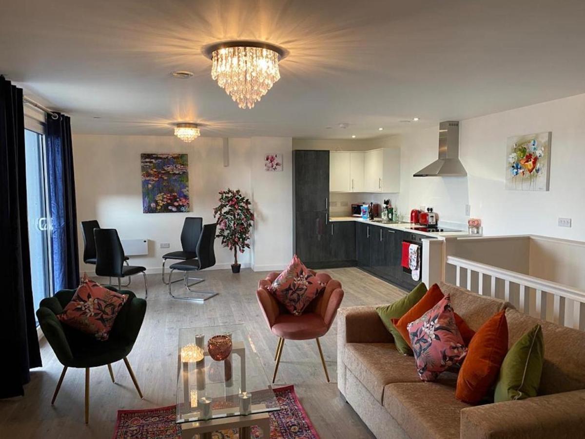 Central 2 Bed Newly Built Duplex Penthouse With Free Gated, On-Site Parking, Lift Access, Self Check-In, Super Fast Wifi, Two Cathedral View Terraces & Sleeps 6 Peterborough Dış mekan fotoğraf