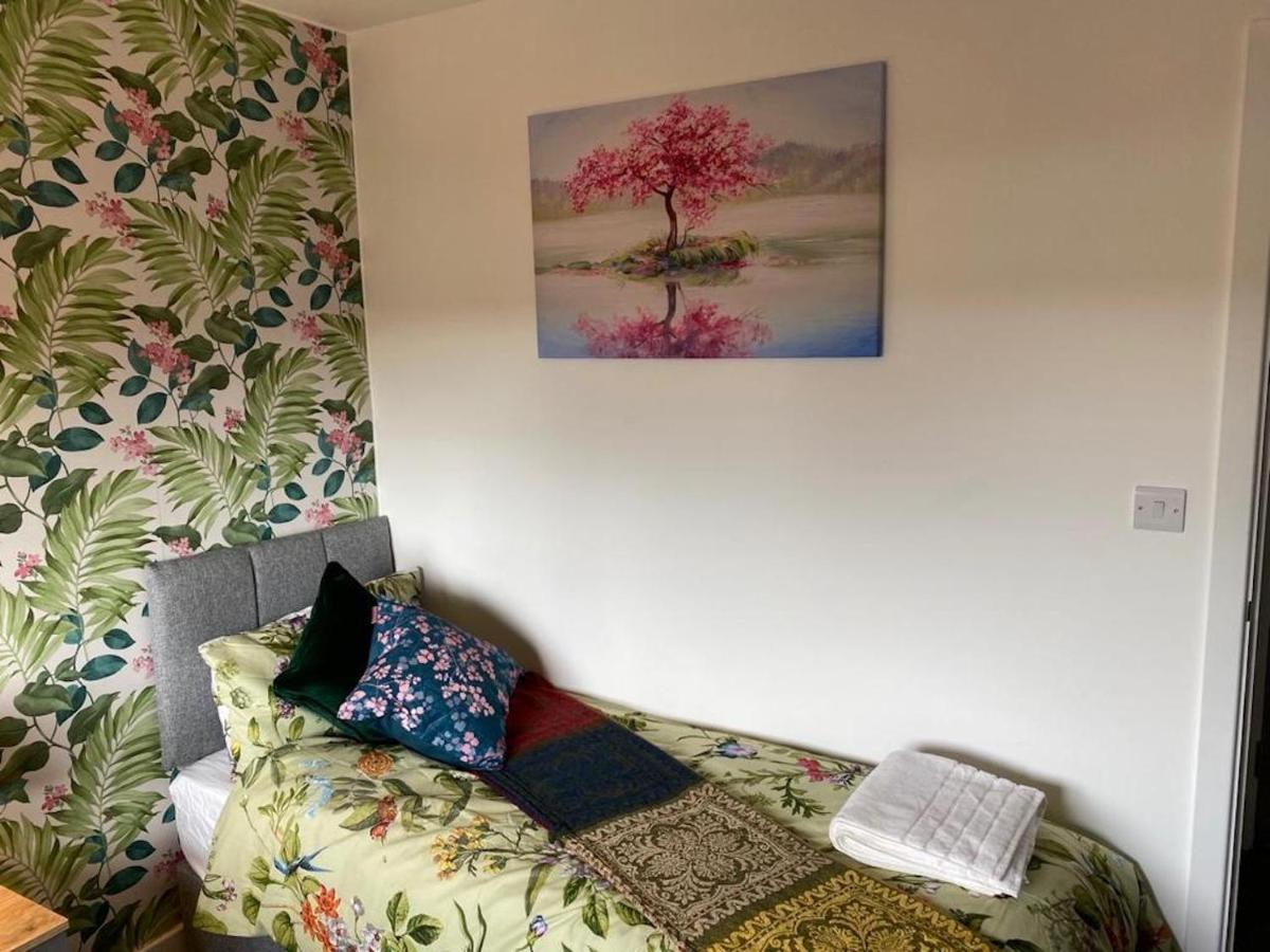 Central 2 Bed Newly Built Duplex Penthouse With Free Gated, On-Site Parking, Lift Access, Self Check-In, Super Fast Wifi, Two Cathedral View Terraces & Sleeps 6 Peterborough Dış mekan fotoğraf
